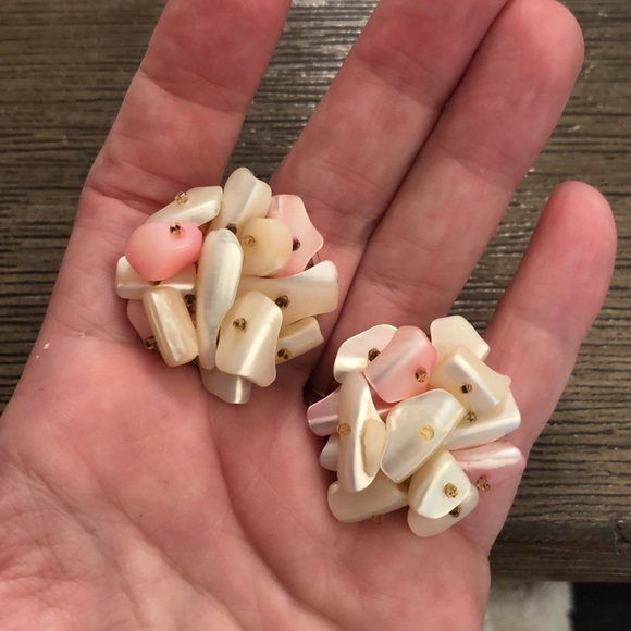 Vintage JAPAN Clip Earrings Ivory Mother of Pearl - Picture 12 of 14